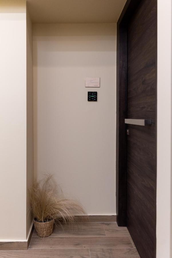 Minos By Agora Luxury Apartments In The Heart Of Heraklion 外观 照片